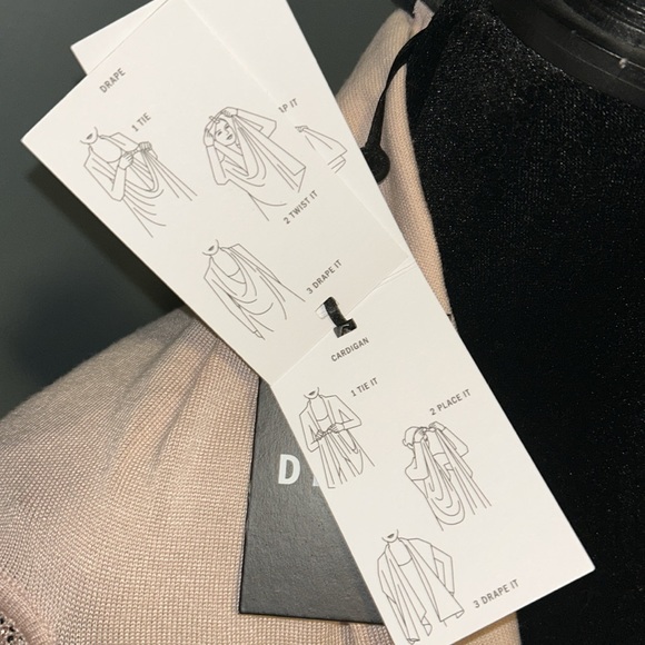 Cozy DKNY Cardigan size M/L - Picture 6 of 13